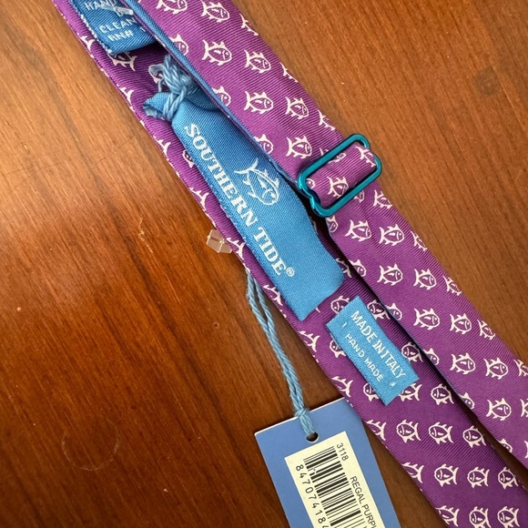 Handmade Southern Tide Bow Tie - Picture 2 of 4